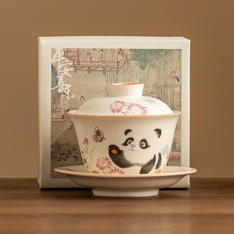 【Teapot】Panda Playing with Butterflies Cream-colored Covered Tea bowl