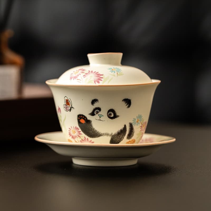 【Teapot】Panda Playing with Butterflies Cream-colored Covered Tea bowl